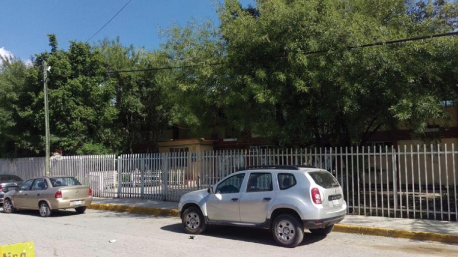 Fallece adolescente en secundaria tras convulsionar