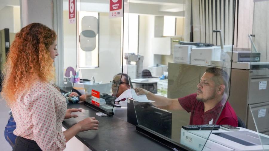 Trabajan oficinas del predial en vacaciones; invitan a aprovechar descuentos del 100% en recargos