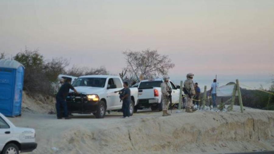 Extraen 18 cuerpos de fosa clandestina en BCS