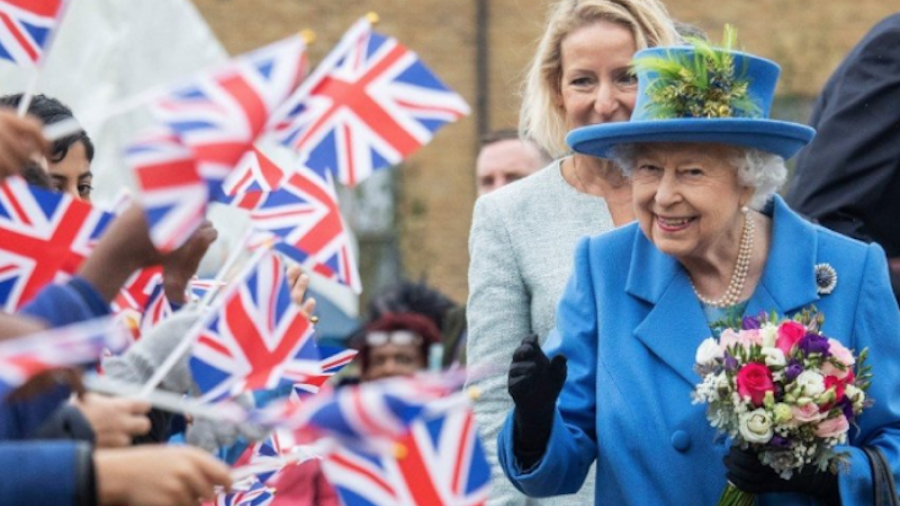 Reina Isabel II insiste en concreción del Brexit el 31 de octubre
