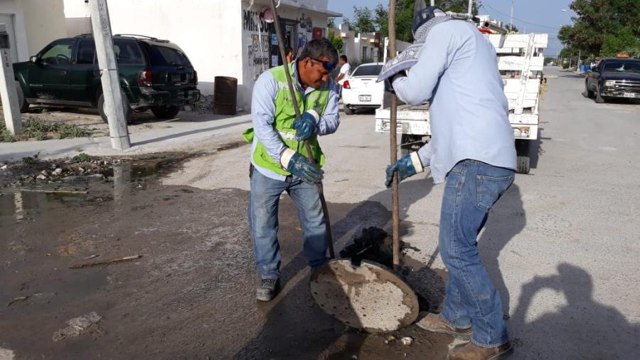 Basura y grasa obstaculizan servicio de drenaje
