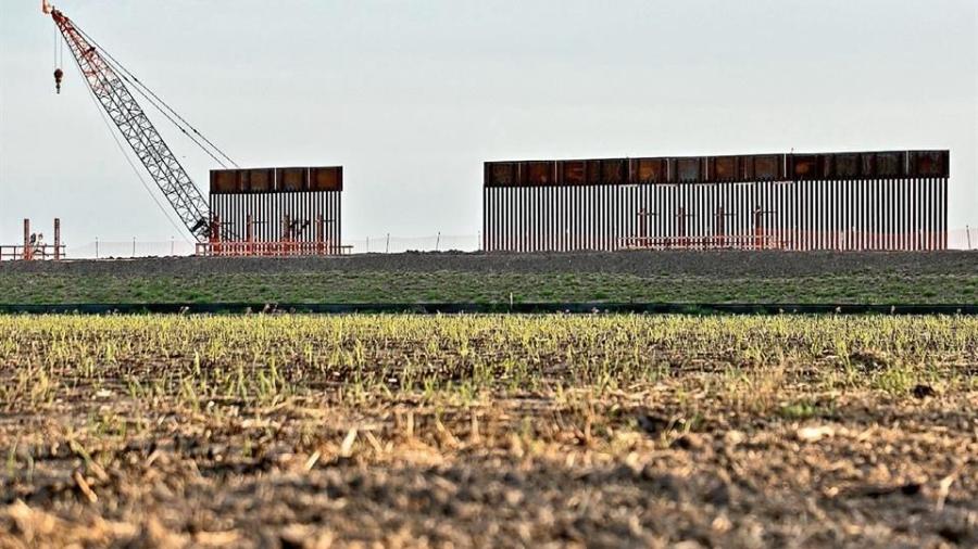 Continúa avanzando el muro de Trump en Texas