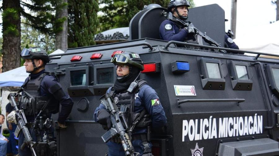 Localizan 12 cadáveres dentro de un vehículo en Michoacán 