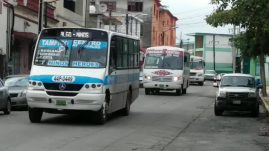Aumento en gasolina generar&iacute;a paro en transporte