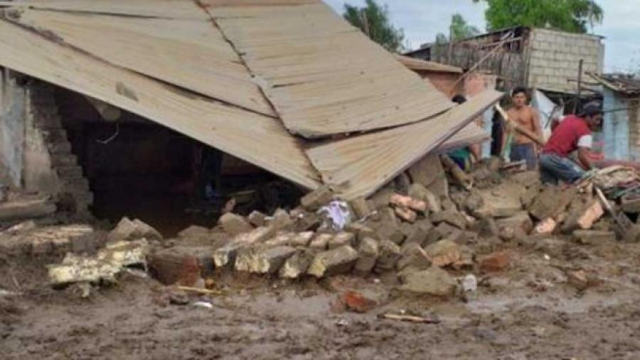 Derrumbe en Perú deja al menos 9 muertos