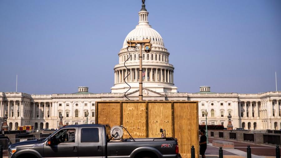 Seguidores de Donald Trump protestan frente al Capitolio