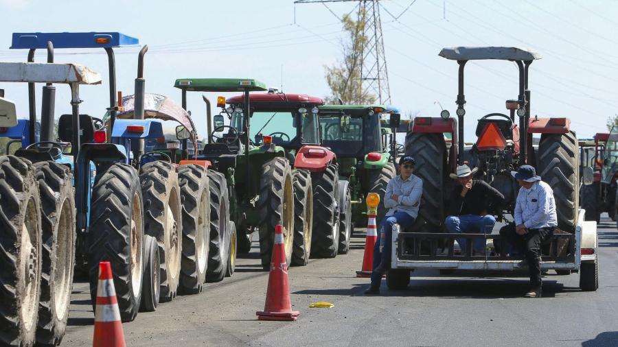 Bloqueos carreteros por agricultores son por “temas políticos, no legítimos”: Sheinbaum