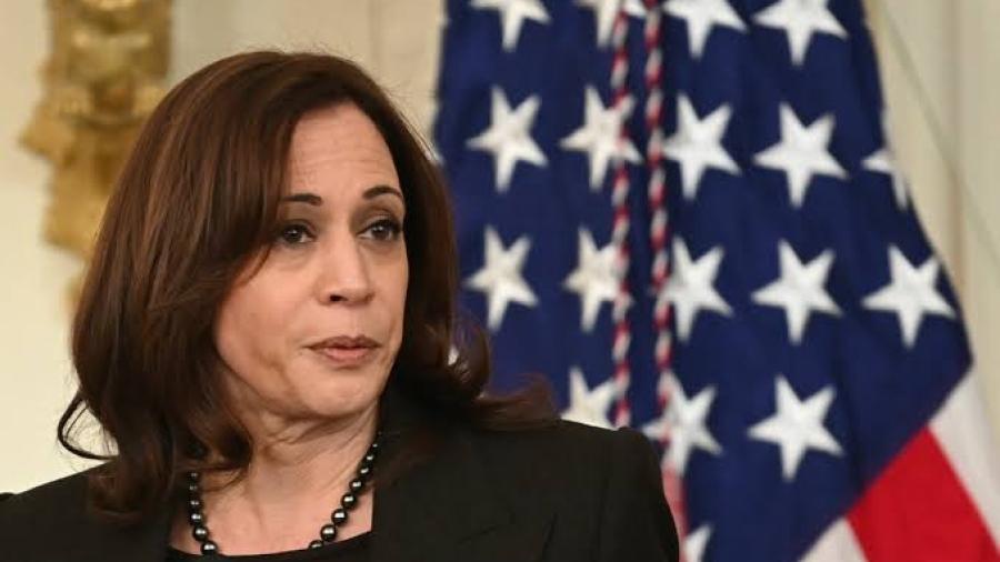 Kamala Harris da positivo a COVID-19