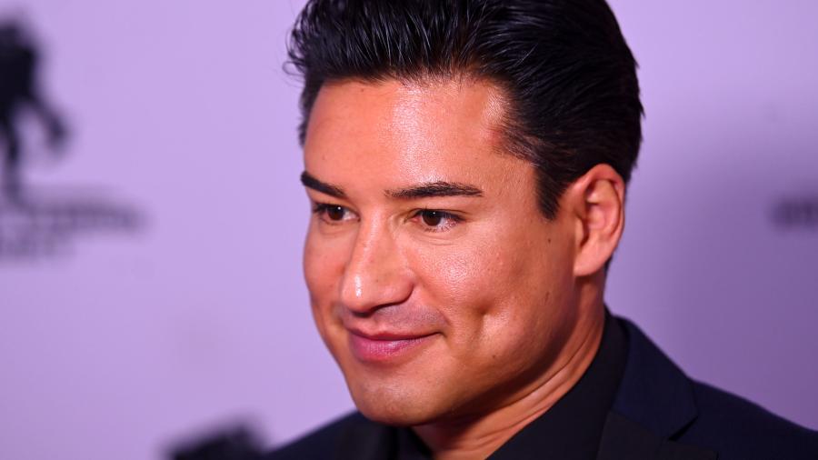 Mario Lopez se disculpa por comentarios acerca de identidad de género y crianza