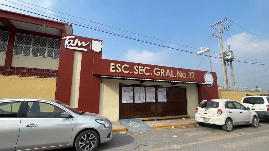 Frenan paso de director a Secundaria 12; piden destitución