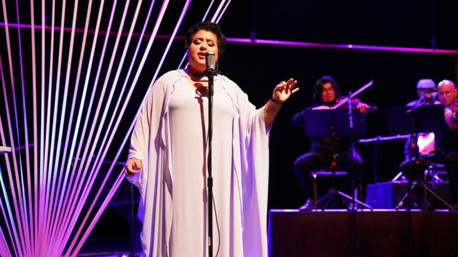 Emotiva velada cultural con ‘Piaf de bolsillo’ en el Festival Internacional en la Costa del Seno Mexicano