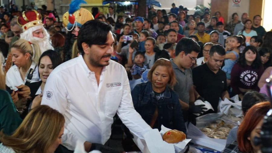 Celebra el Día de Reyes Magos con rosca y juguetes en plaza principal