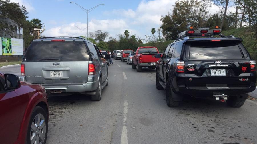 Puentes Internacionales de Matamoros registran largas filas y tiempo de espera de hasta 3 horas   