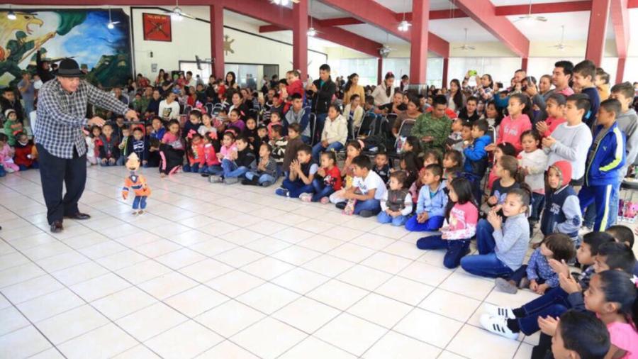 Celebran a hijos de elementos del ejército el Día de Reyes