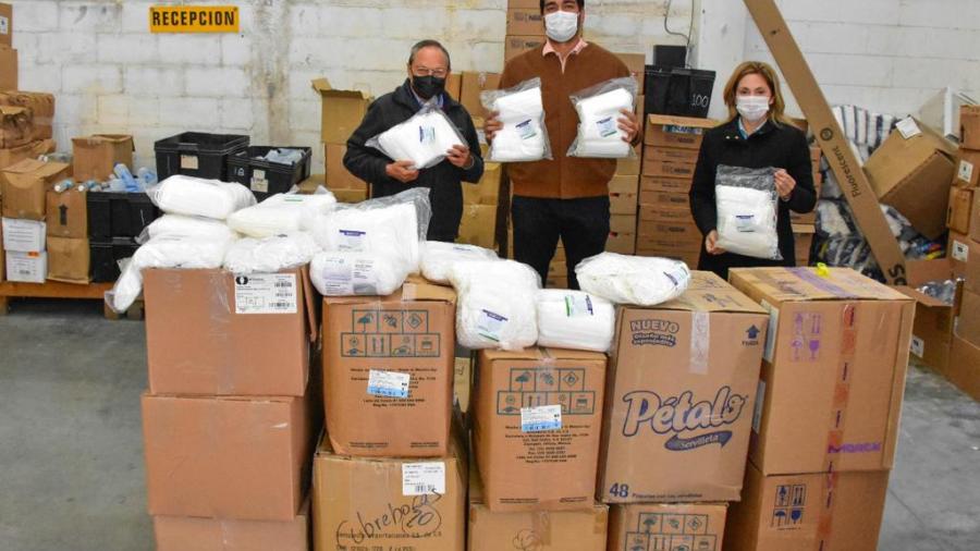 Recibe DIF Reynosa donación de 35 mil cubrebocas de Farmacia López
