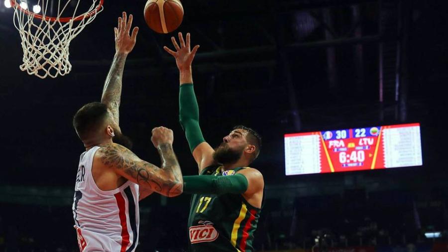 Tras error en el Francia-Lituania, expulsan a silbantes del mundial de la FIBA