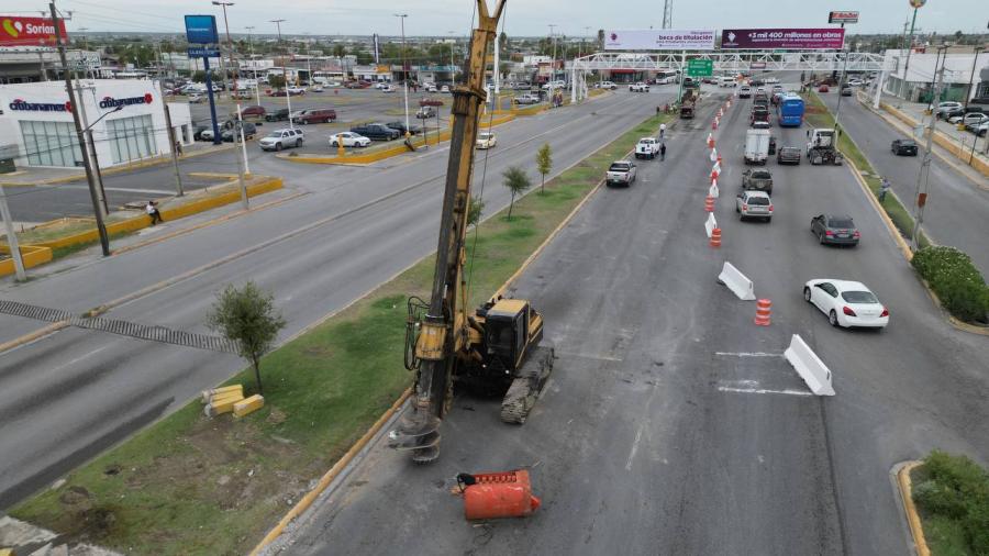 Llega maquinaria para dar inicio con trabajos de la construcción del puente vehicular calzada de los Héroes.