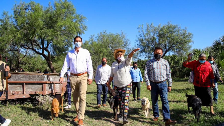 Se compromete alcalde Carlos Peña Ortiz con la asociación de rescate y protección animales