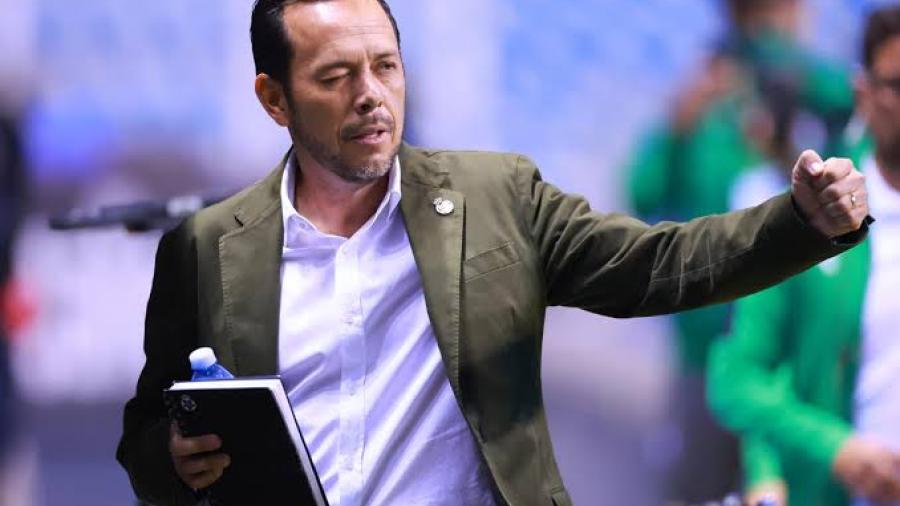 Eduardo Fentanes es cesado de DT de Santos