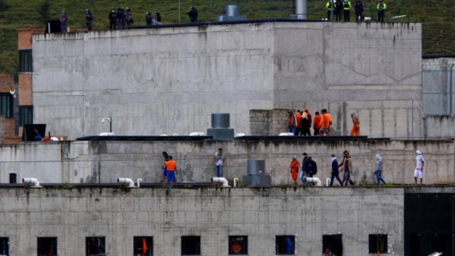 Sube a 19 cifra de muertos por enfrentamientos en una cárcel de Ecuador