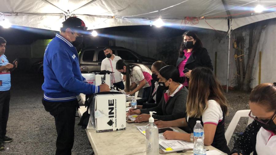 Arriban paquetes electorales  al INE 02