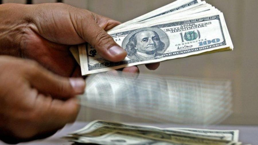 D&oacute;lar cotiza a la venta en 18.77 pesos en casas de cambio 