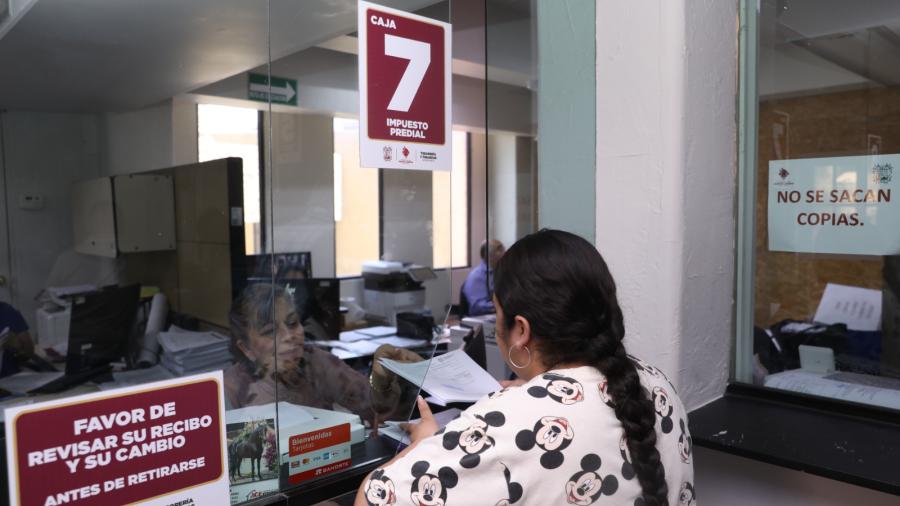 Gobierno de Nuevo Laredo regala seguro de vivienda a ciudadanos cumplidos