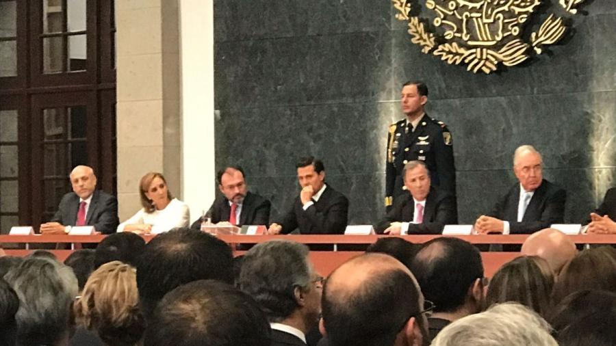 Videgaray pide apoyo para integrantes del Servicio Exterior