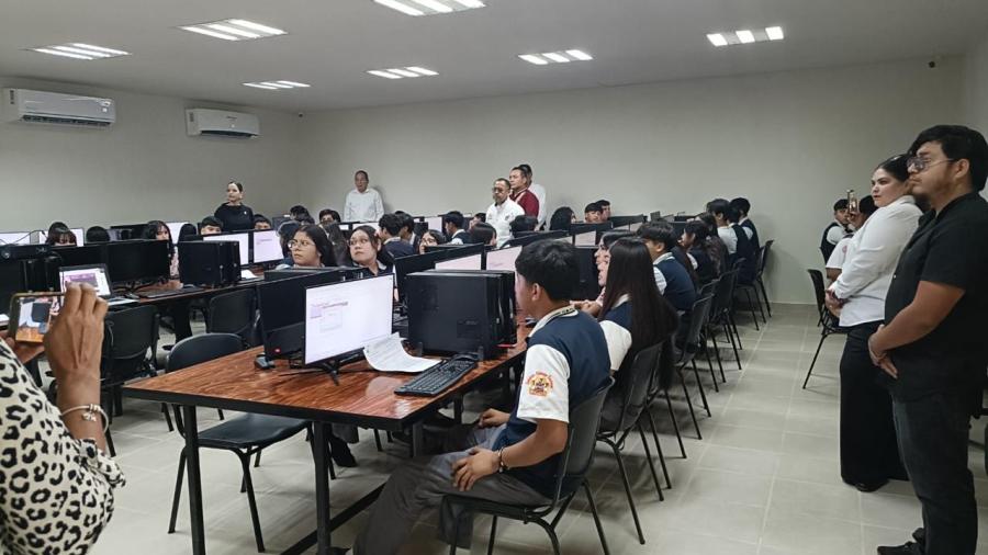 Estrenan alumnos del CBTis 137 laboratorios