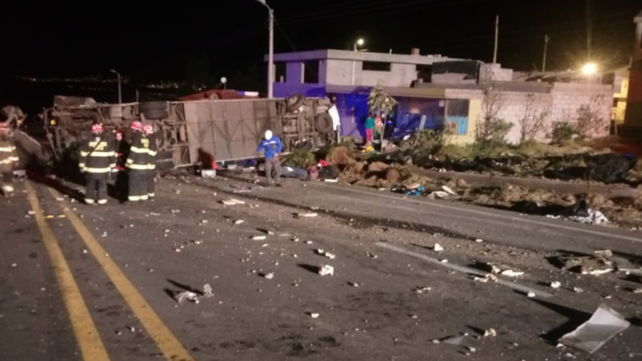 Accidente vial deja al menos 22 muertos en Ecuador