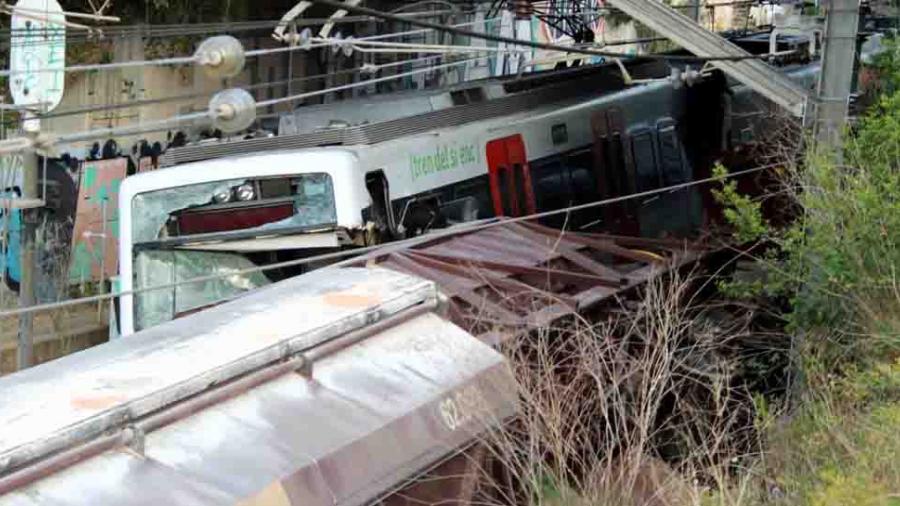 Choque de trenes en Barcelona deja al menos un muerto y 86 heridos