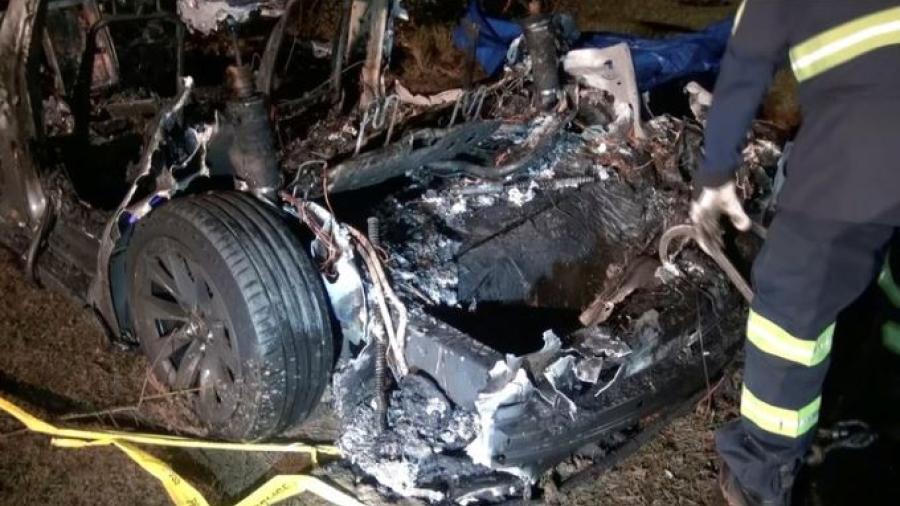 Accidente de auto Tesla deja dos muertos en Tx