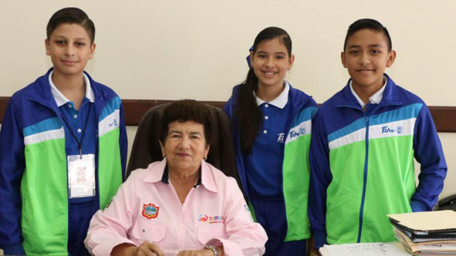 Convive alcaldesa con tampiqueños ganadores de la Olimpiada del Conocimiento Infantil 2017