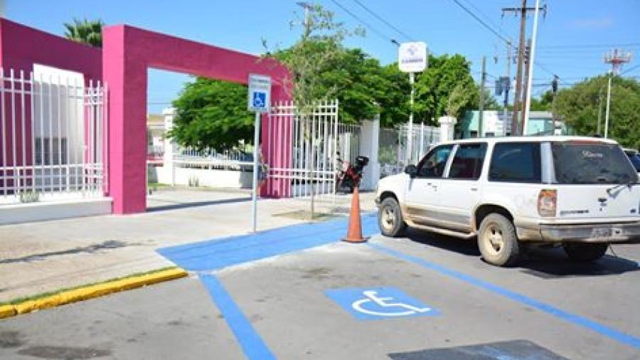 Ayuntamiento expedirá tarjetón y placas para vehículos de personas con discapacidad