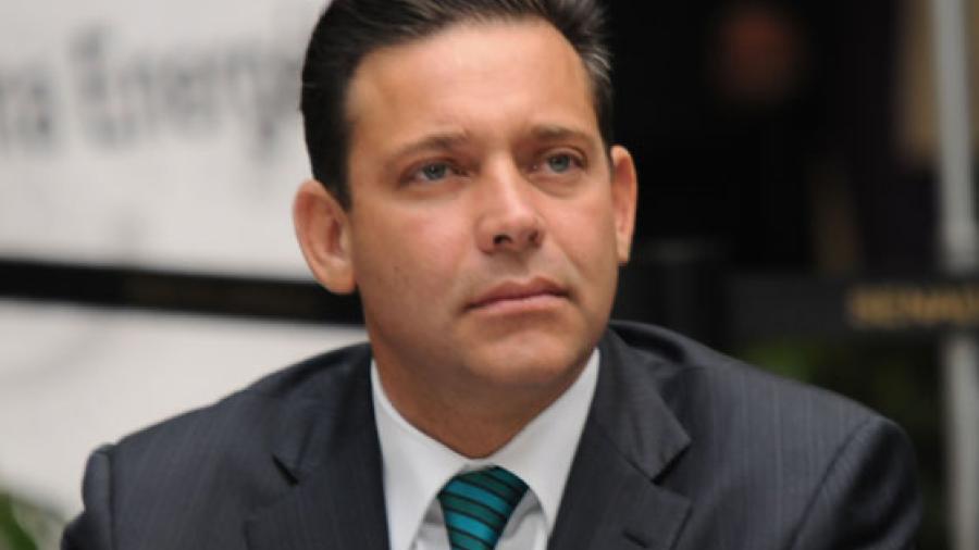 Amparo de Eugenio Hernández es suspendido 