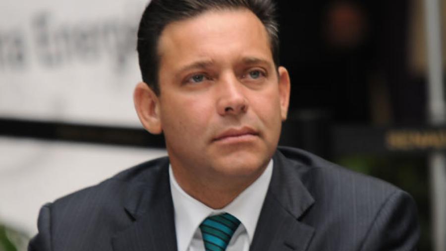 Amparo de Eugenio Hernández es suspendido