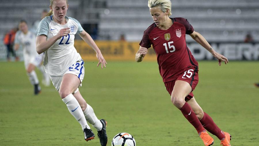 Selección de fútbol femenina de EU denuncia a la federación por discriminación