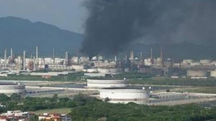Explota refinería Antonio Dovali Jaime en Oaxaca