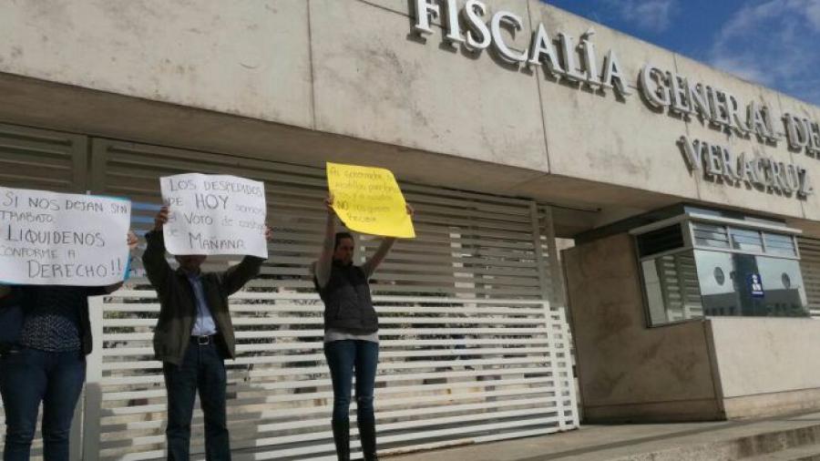 Trabajadores de Fiscalía de Veracruz denuncian despidos injustificados