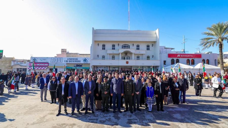 Presidió Alcalde Carlos Peña Ortiz ceremonia del Día de la Bandera 