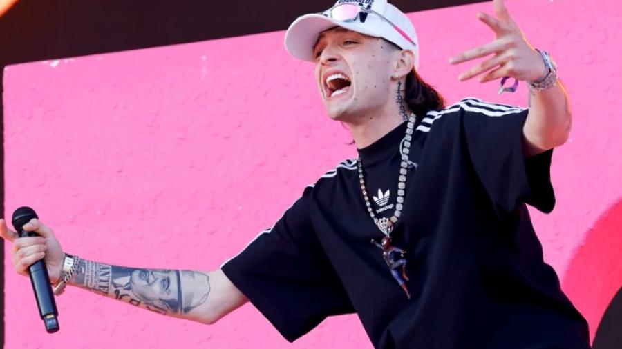 Corridos tumbados "pintan de rosa" el consumo de drogas y uso de armas: AMLO