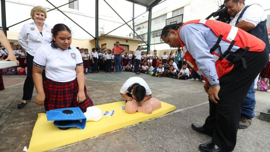 Alumnos tampiqueños son capacitados para dar primeros auxilios 