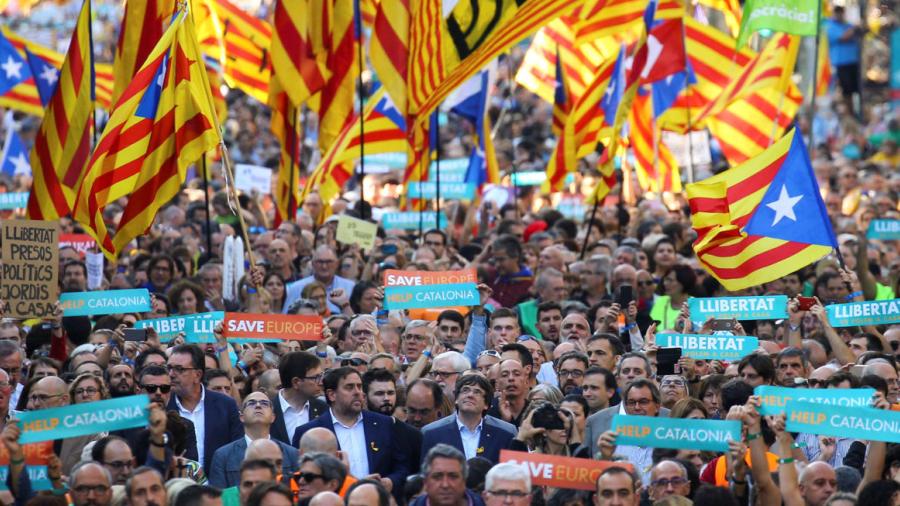 Parlamento de Cataluña declara la independencia
