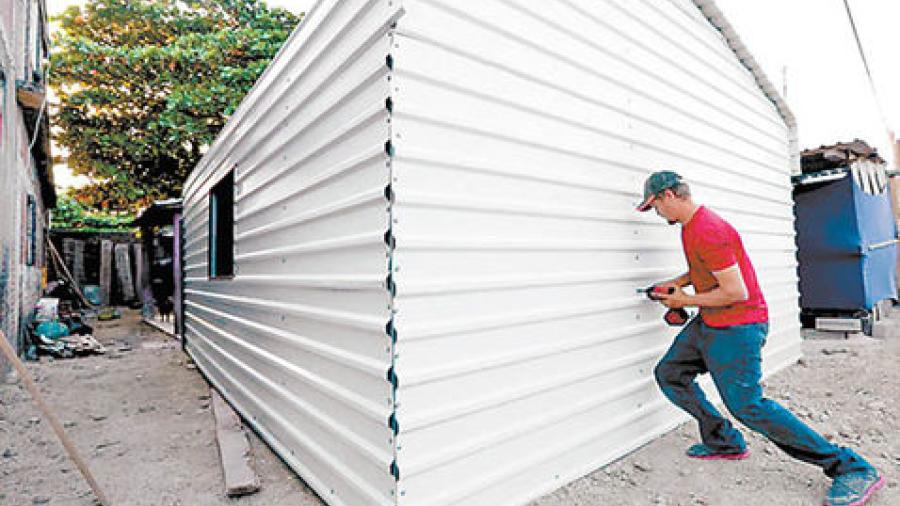 Menonitas construyen casas a damnificados por sismos en Oaxaca