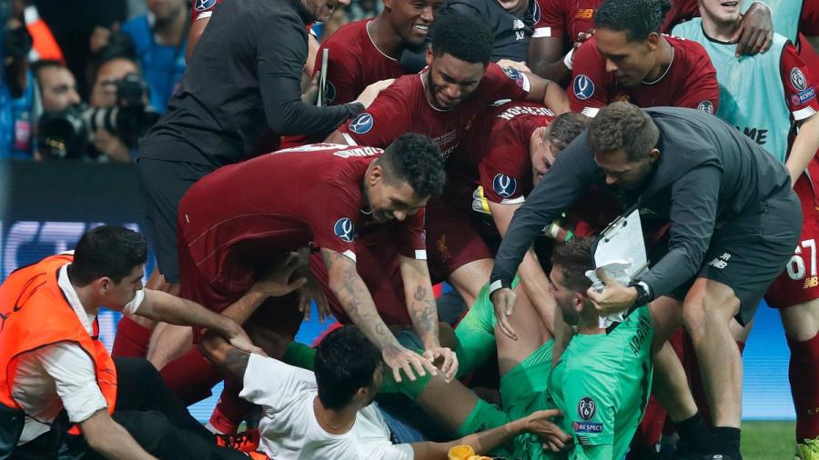 Adrián San Miguel está lesionado por culpa de un fan