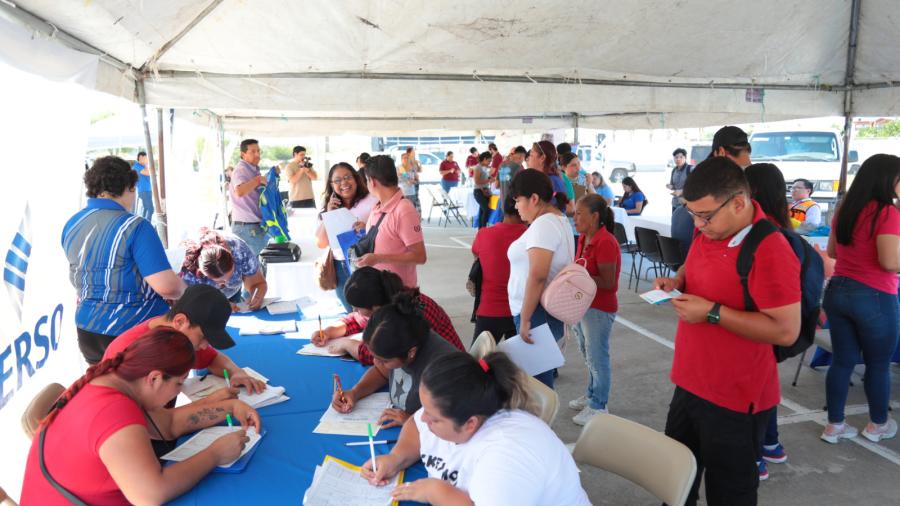 Aprovechan ciudadanos oportunidades de trabajo con "Empleo en tu colonia"