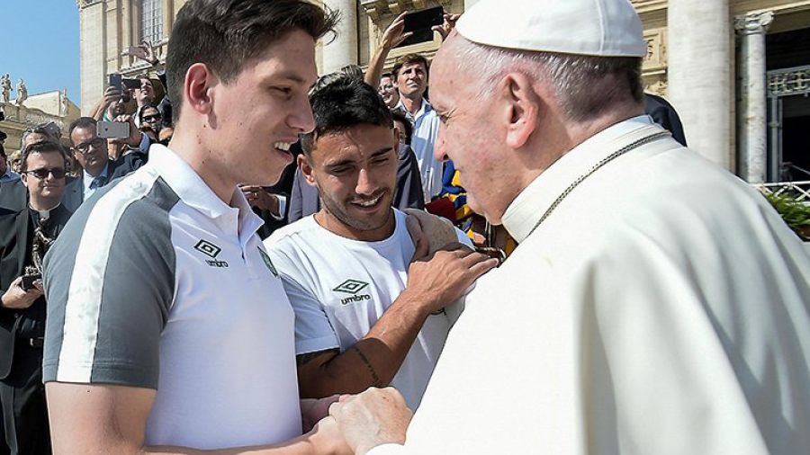 Chapecoense visitan al Papa Francisco en el Vaticano