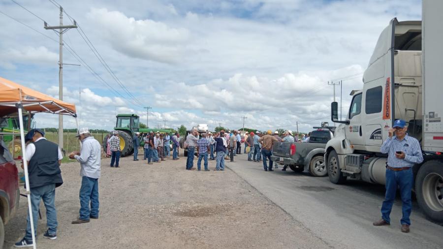 Agricultores tamaulipecos se suman a protesta nacional; bloquean la carretera Victoria–Matamoros