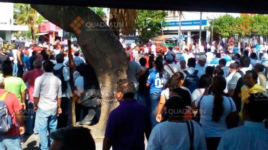 Enfrentamiento entre integrantes de CTM y CNTE en Salina Cruz, Oaxaca
