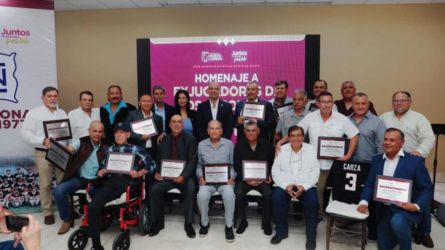 Gobierno Municipal rinde homenaje a los campeones históricos de los tecolotes de los Dos Laredos